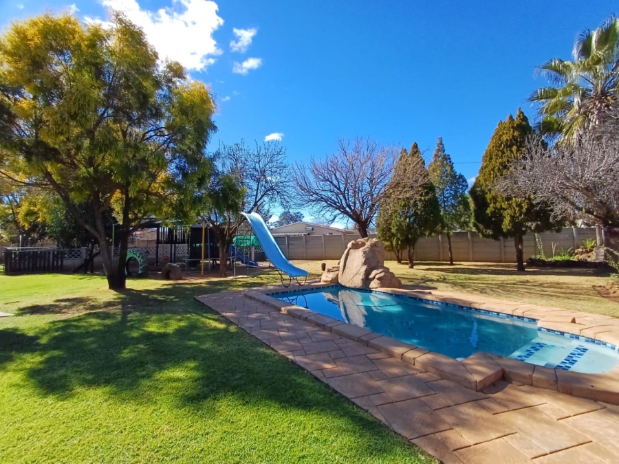 3 Bedroom Property for Sale in Roosheuwel North West